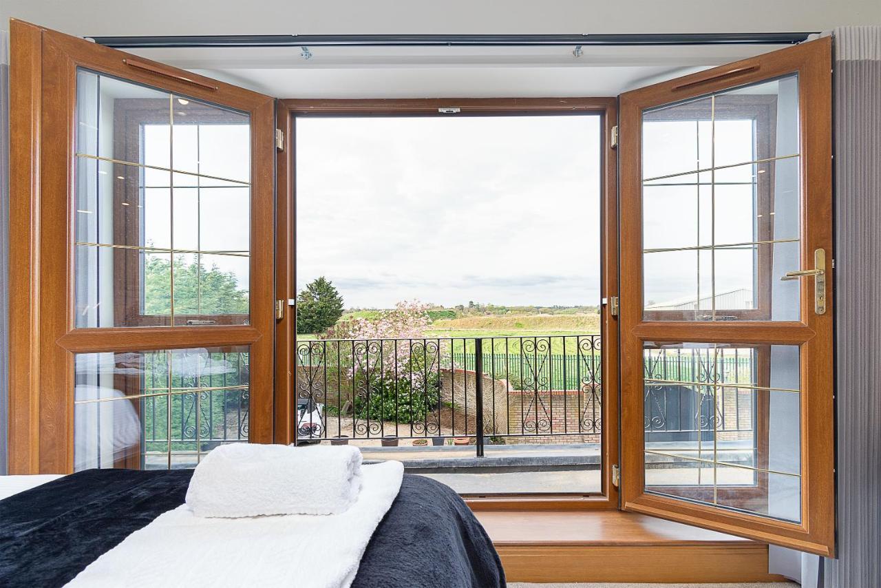 Boutique Green Acre Views Slough Exterior foto